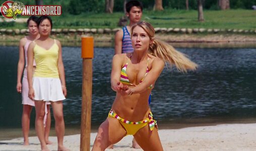 Sarah Carter leaked photo #7