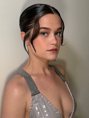 Sarah Catherine Hook leaked photo #10