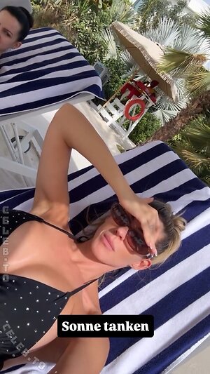 Sarah Harrison Nude Leaked Photo #6