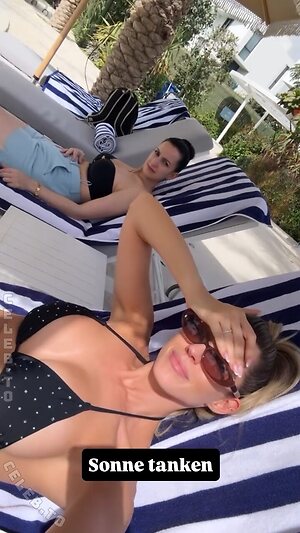 Sarah Harrison Nude Leaked Photo #7