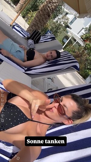 Sarah Harrison Nude Leaked Photo #10