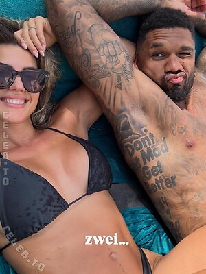 Sarah Harrison Nude Leaked Photo #12