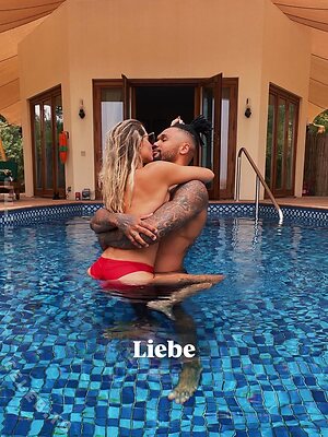 Sarah Harrison Nude Leaked Photo #13