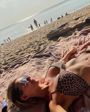 Sarah Harrison Nude Leaked Photo #17