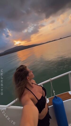 Sarah Harrison Nude Leaked Photo #22