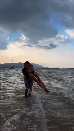 Sarah Harrison Nude Leaked Photo #25