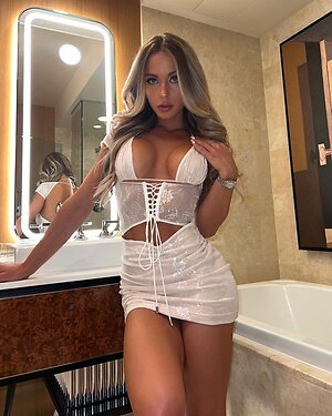 Sarah Houchens leaked photo #32