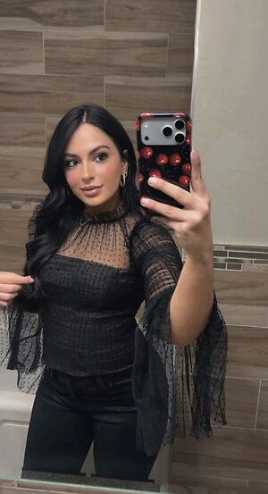 Sarah J Nude Leaked Photo #11