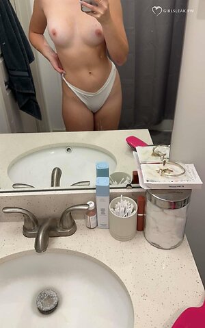 Sarah Owens leaked photo #13