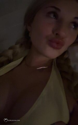 Sarah Owens leaked photo #25