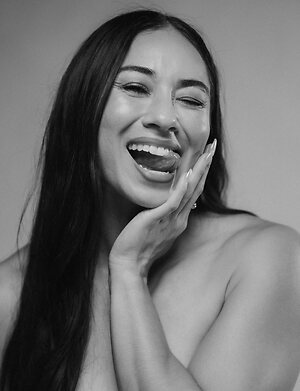sarah-Schwarz leaked photo #77
