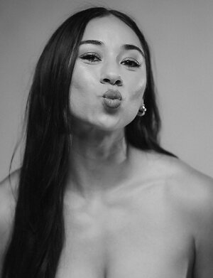 sarah-Schwarz leaked photo #81