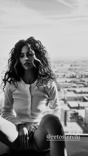 Sarah Shahi braless pokies