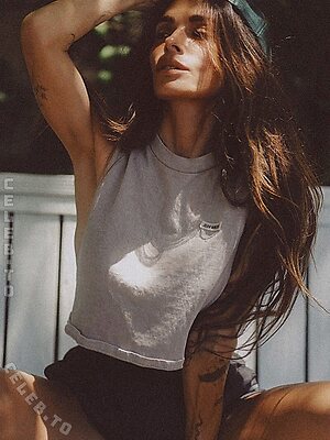 Sarah Shahi photo