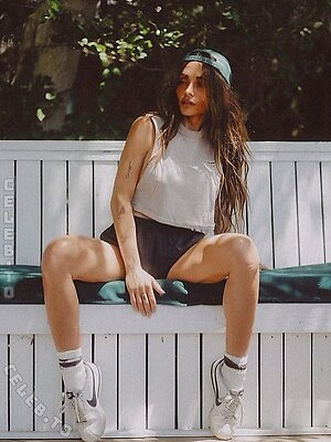 Sarah Shahi photo
