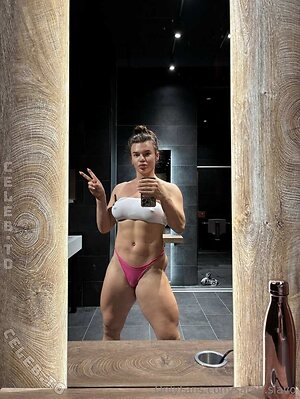 Sarah Slavotinek Nude Leaked Photo #3