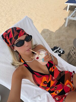 Sarahfuckingsnyder leaked photo #9