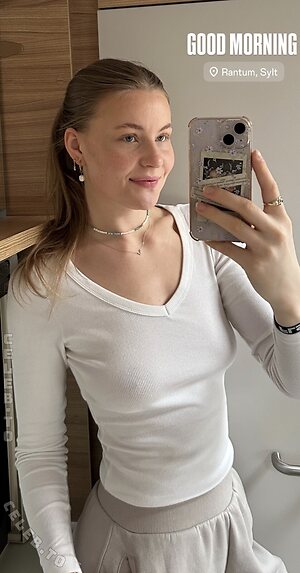 sarah.maevee Nude Leaked Photo #5