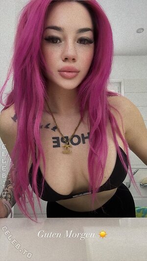 Sarahmelek Nude Photos