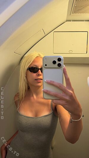 Sarahtoninx9_ Nude Leaked Photo #31