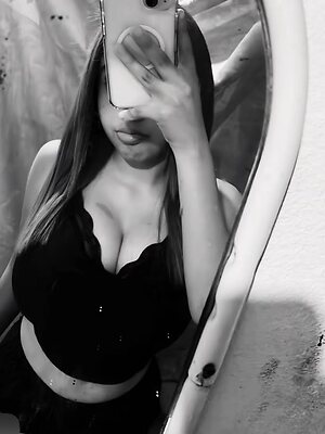 Sari Hernandez leaked photo #2