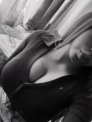 Sari Hernandez leaked photo #4