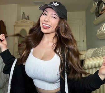 Sasha Emiri leaked photo #16
