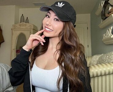 Sasha Emiri leaked photo #17