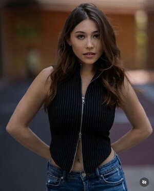 Sasha Emiri leaked photo #24
