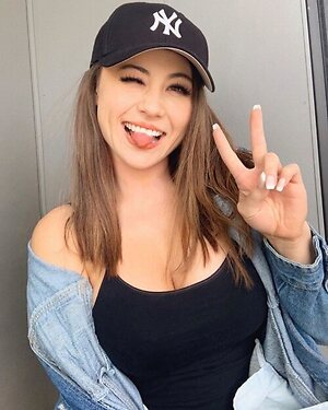 Sasha Emiri leaked photo #53