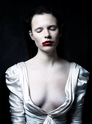 Saskia De Brauw leaked photo #16