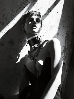 Saskia De Brauw leaked photo #24