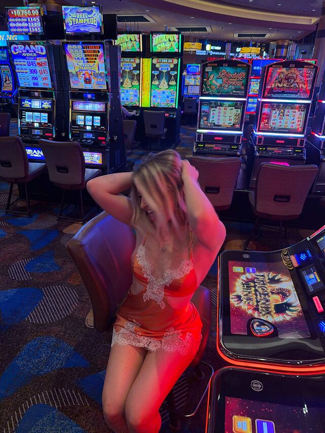 Scarlet Aviram leaked photos