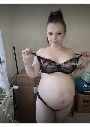 SchwangereDeutsche Nude Leaked Photo #16