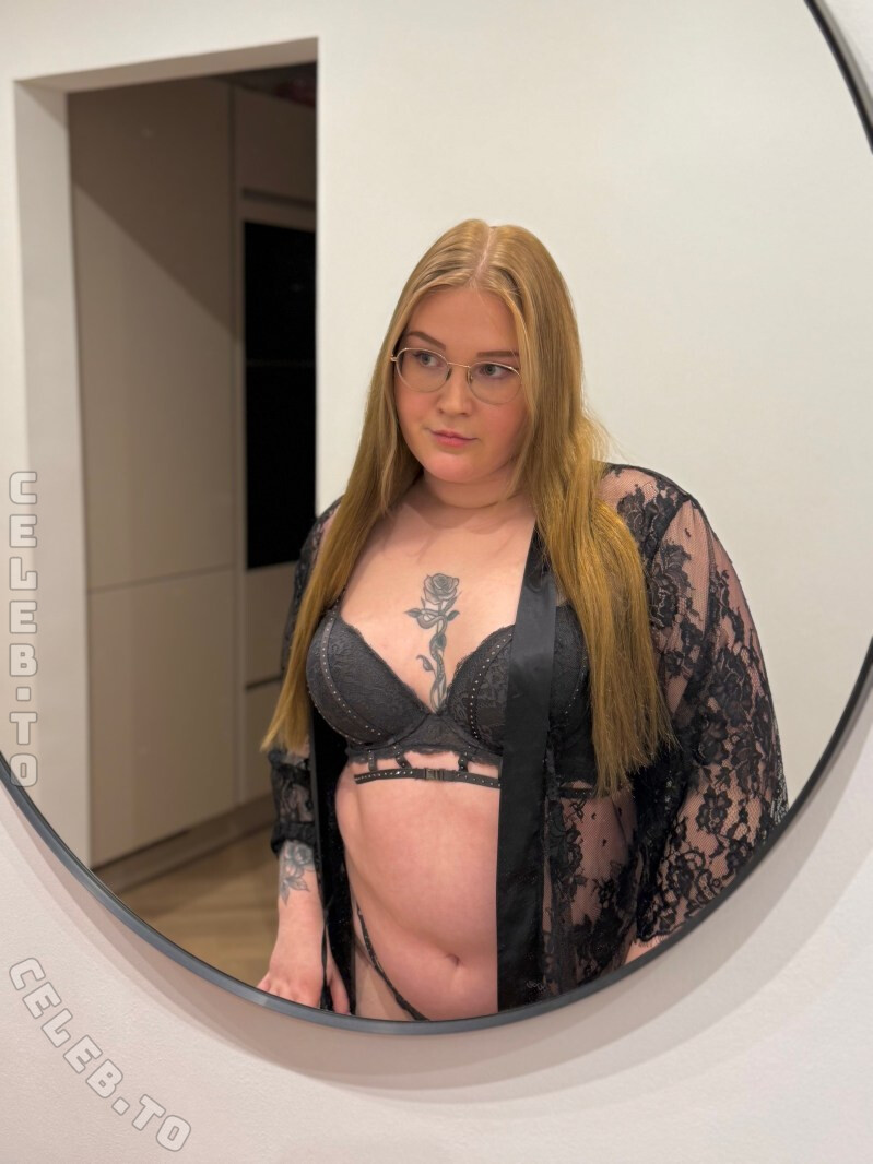 Secret.maya.spielt photo