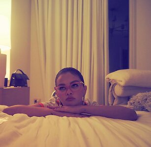 Selena Gomez taking selfie leaked photo #8