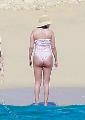 Selena Gomez Nude Leaked Photo #15