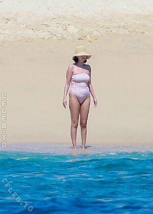 Selena Gomez Nude Leaked Photo #17