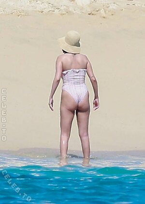 Selena Gomez Nude Leaked Photo #18