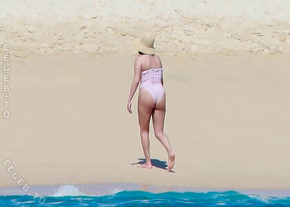 Selena Gomez Nude Leaked Photo #20