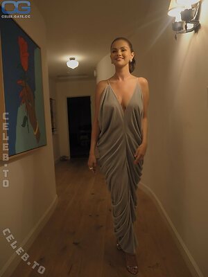Selena Gomez Nude Leaked Photo #30