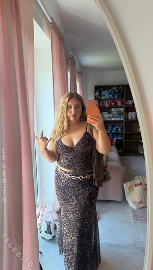 Selfiesandra photo