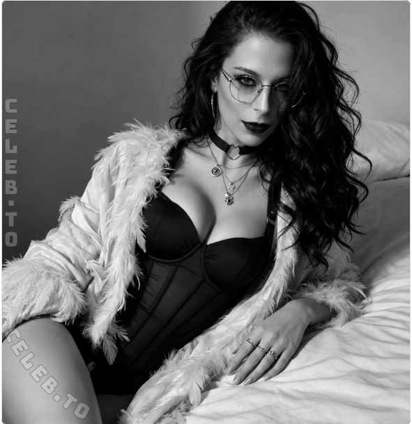 Senta_Kristall aka Sentaurban19 photo