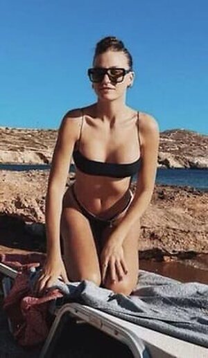 Serenay Sarıkaya leaked photo #6
