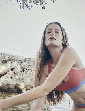 Serenay Sarıkaya leaked photo #15