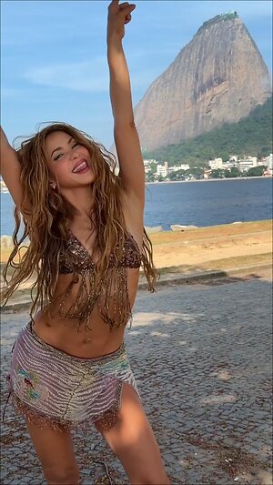 Shakira Hot leaked photo #36