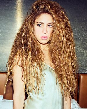 Shakira leggy leaked photo #6