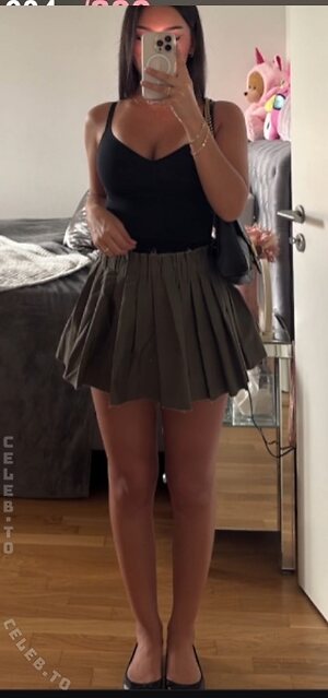 shakiravv Nude Leaked Photo #13