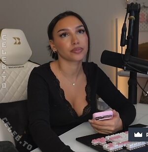 shakiravv Nude Leaked Photo #33