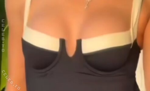 Shania Geiss Nude Photos